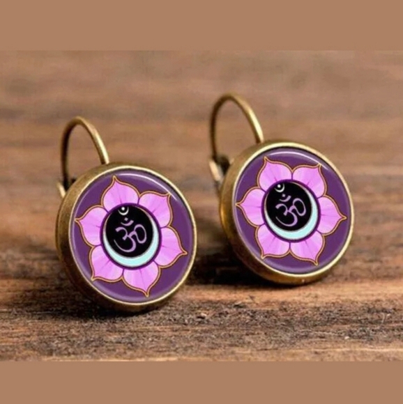 New OM Symbol Glass Cabochon Brass 18MM Earrings. - Picture 1 of 2